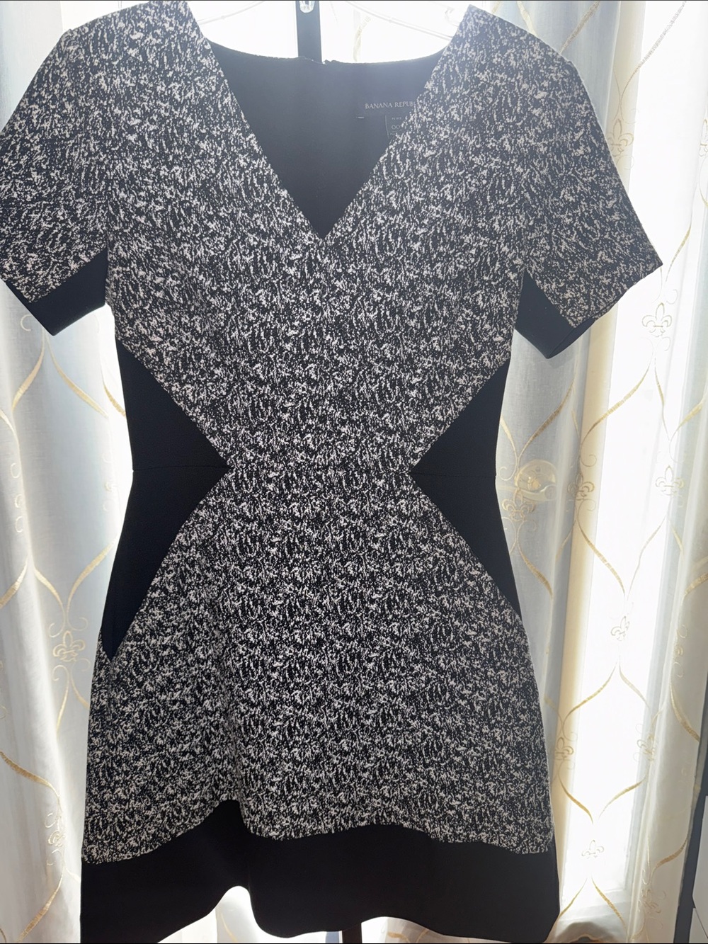 Banana Republic Black and White Textured V-Neck Sheath Dress